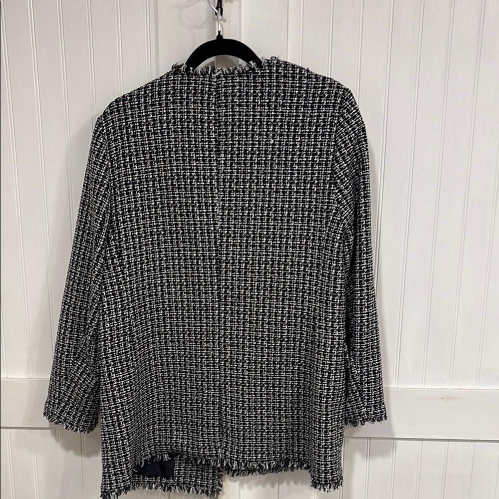 Banana republic Black & White Tweed coat with distressed accents. size L. - Picture 8 of 9